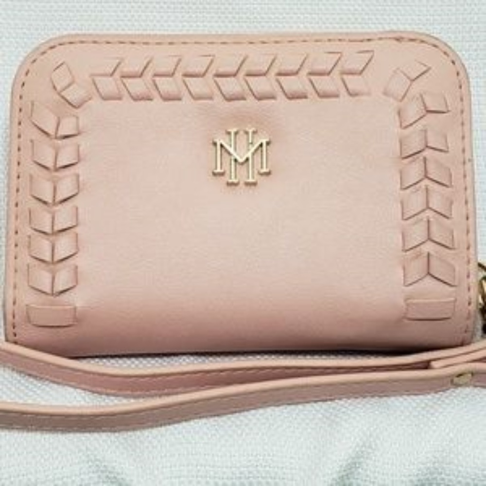 ♡Wristlet pink with floral interior *HM or MH initials *excellent condition